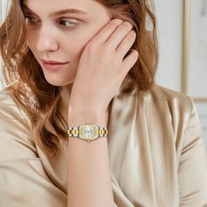 New * Women's Luxury Gold Wrist Watch